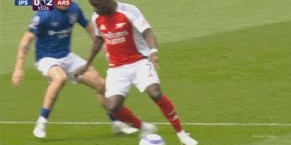 【英超】特罗萨尔梅开，阿森纳客场4比0大胜十人伊镇