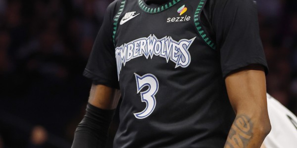 开云app登录-填满数据栏！麦克丹尼尔斯16投7中&amp;amp;罚球2中2得18分6板6助1断1帽